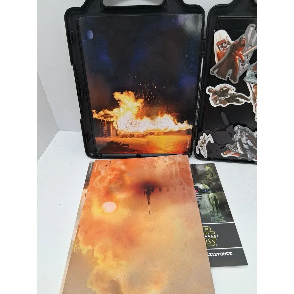 Star Wars The Force Awakens Book and Magnetic Playset Case 30 Magnets 6 Scenes